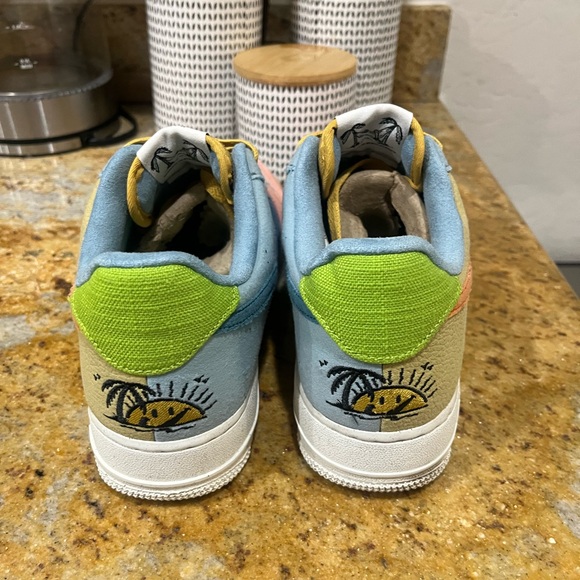 Nike Air Force 1 size 8 - Picture 4 of 9